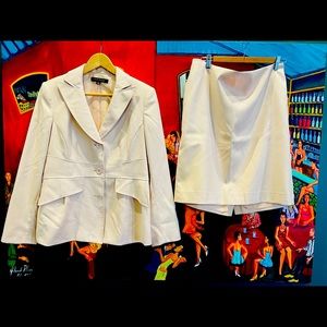 Gently worn gorgeous light pink Anne Klein skirt suit.